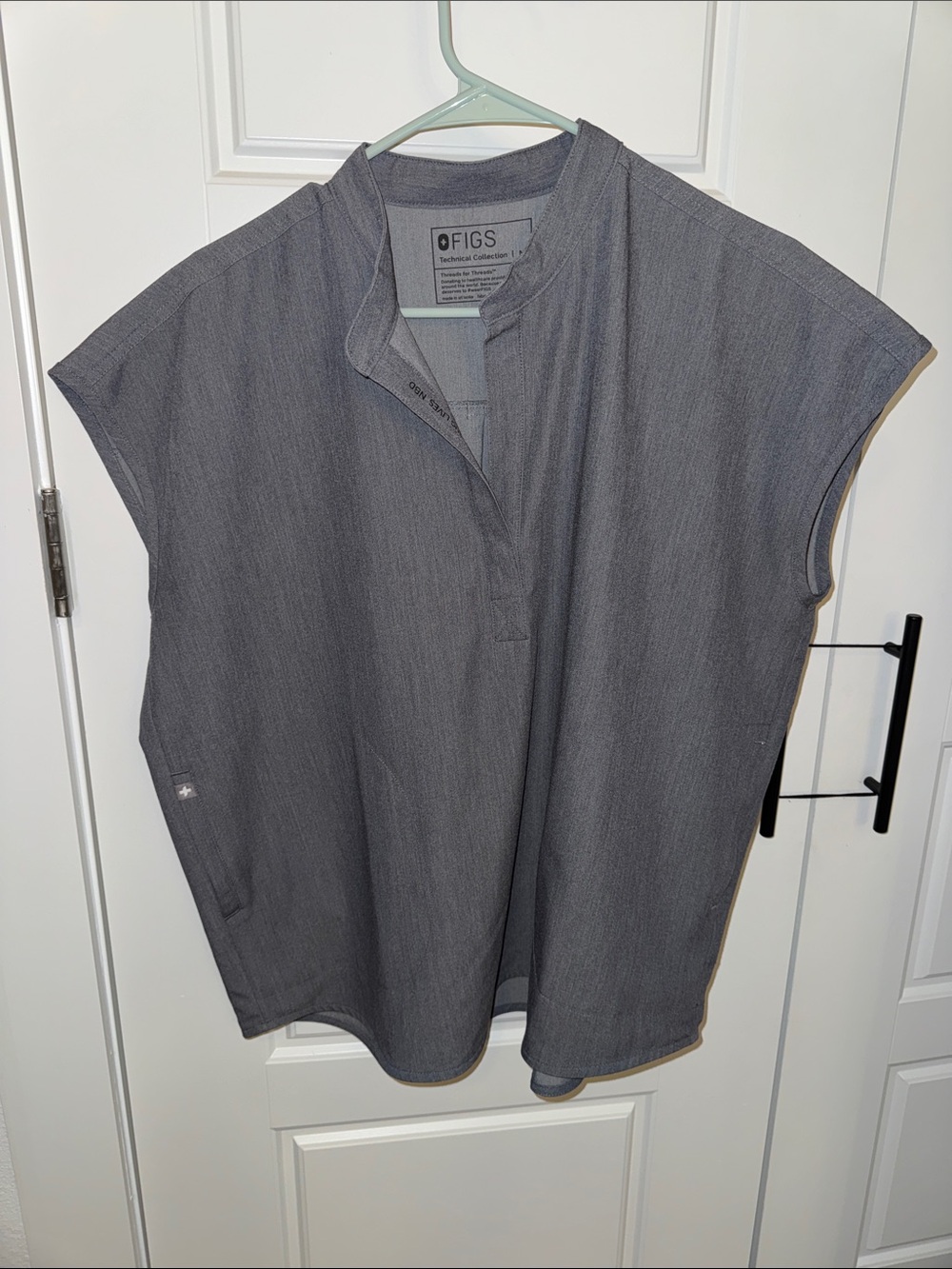 🔹MEDIUM FIGS RAFAELA OVERSIZED SCRUB TOP - graphite